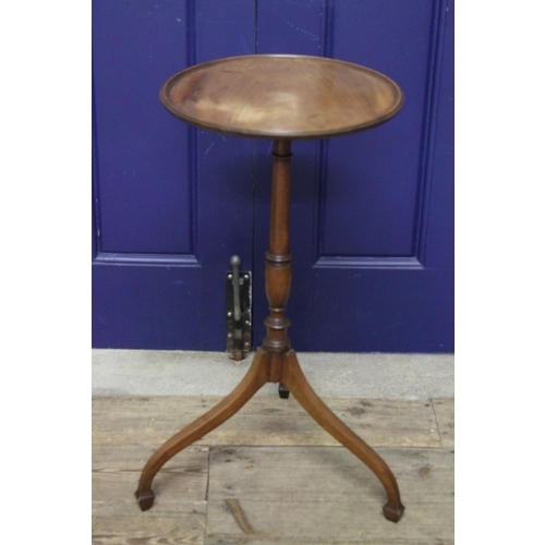 224 - An Antique Mahogany Wine Table Resting on Shaped Pedestal Base. Measuring: 73cms high x 38cms diamet... 