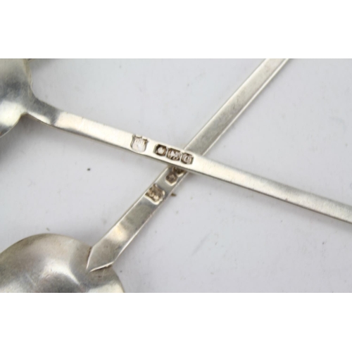 22 - A Collection of 10 Silver Spoons. Weighing: 121g.