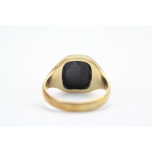 152 - A Gentleman's 9ct Gold Signet Ring. Weighing: 8.6g Gross. Size y.