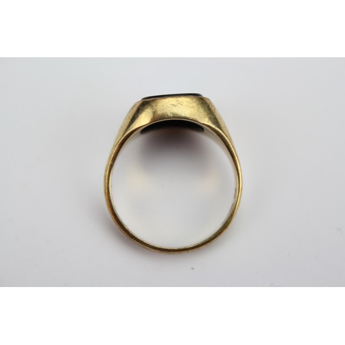 152 - A Gentleman's 9ct Gold Signet Ring. Weighing: 8.6g Gross. Size y.