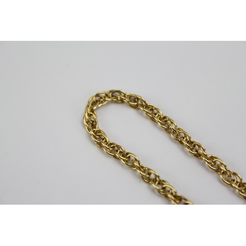 67 - A 9ct Gold double link long chain. Measuring: 71cms. Weighing: 14.7 grams.