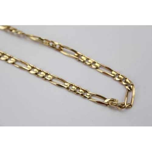 68 - An Italian (375 marked) Link and Fetter Gold chain. Measuring: 60cms. Weighing: 11.4 grams.