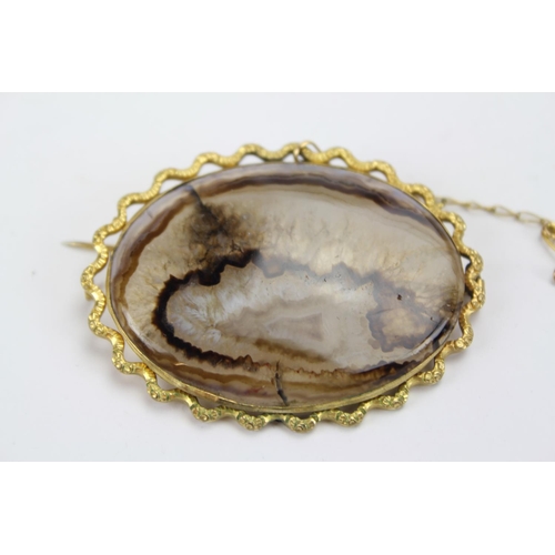 75 - A Pinchbeck Agate brooch.