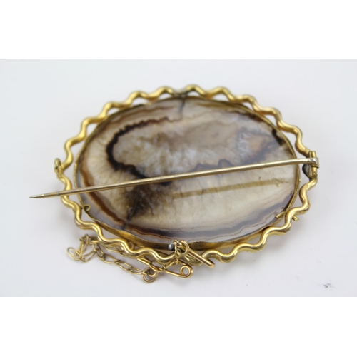 75 - A Pinchbeck Agate brooch.