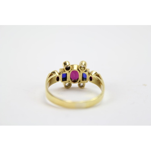 76 - An 18ct Gold Ring set with garnets & diamonds, Ruby coloured stones. Weighing: 4.8 grams.