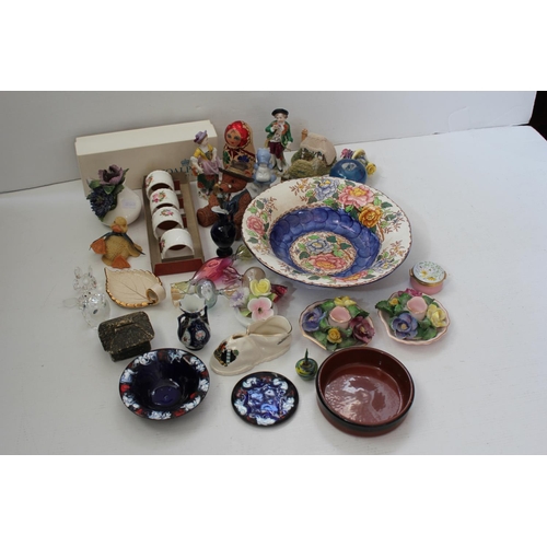 432 - A Mailing pottery bowl along with a pair of Chelsea designed Gold anchor figurines, etc.