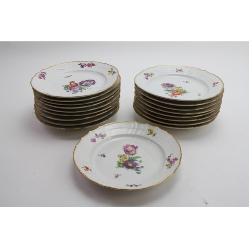 498 - A large set of 18 Royal Copenhagen floral and gilt Frijsenborg pattern dinner plates.