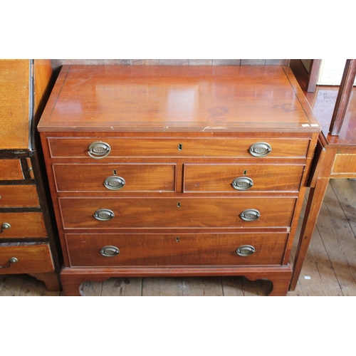 377 - A Victorian line inlaid chest of drawers on bracket feet. Measuring: 86 cms wide x 46 cms deep x 81 ... 