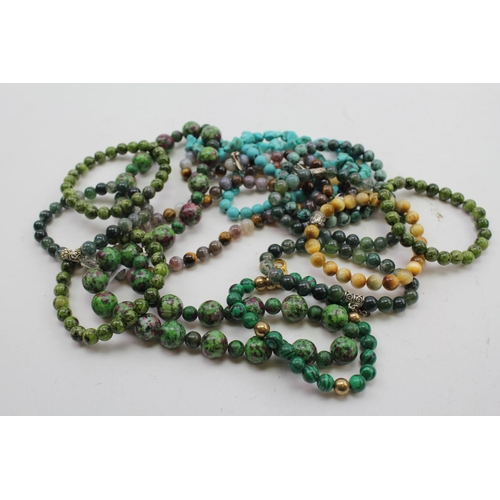 71 - A quantity of Agate, Quartz and Malachite beads.