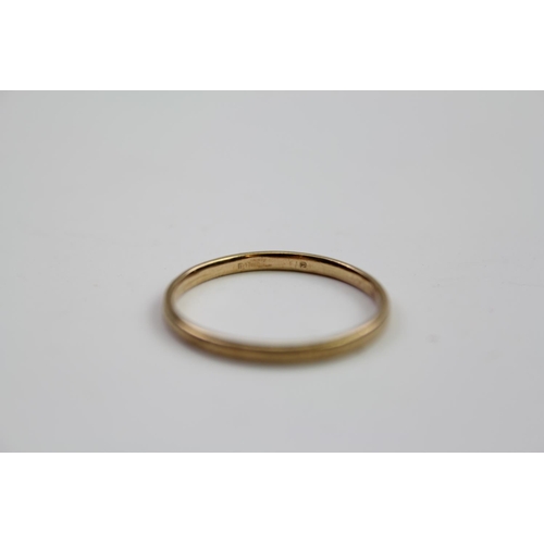 72 - A Ladies 18ct Gold Wedding Ring. Weighing: 1.3 grams.