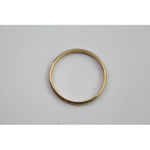 72 - A Ladies 18ct Gold Wedding Ring. Weighing: 1.3 grams.