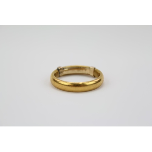 232 - A 22 carat Gold wedding ring fitted with a 9 carat Gold clip. Weighing: 6.7 grams.