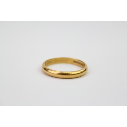 197 - A 22ct Gold Wedding band. Weighing 4.5g. Size Q.