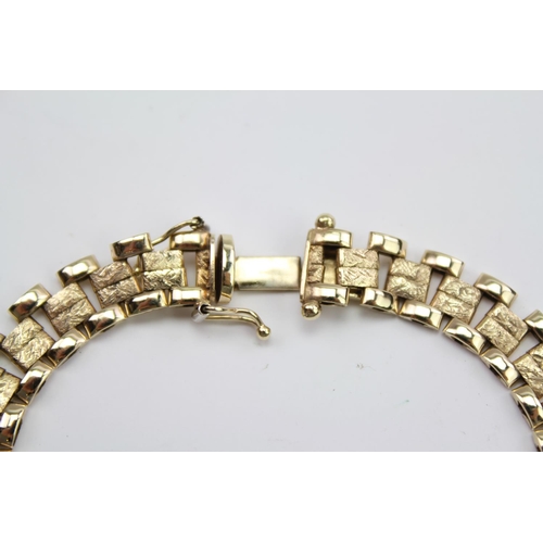 199 - An Italian 9ct Gold Square Link Curb Bracelet. Weighing approximately 9.5 grams. Length 18.3.