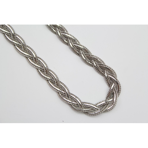 273 - A 9ct White Gold Flexible Milanese Design Necklace. Weight approximately 13.2 grams. Length approxim... 