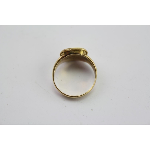 206 - A Ladies Gold Ring mounted with a Cufflink. Weighing approximately 4 grams. Size approximately I.