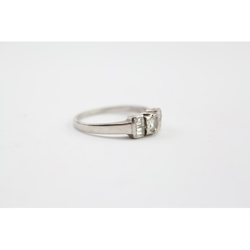 275 - A Ladies 18ct White Gold Baguette & Brilliant Cut Diamond Dress Ring. Size approximately N. Weight a... 