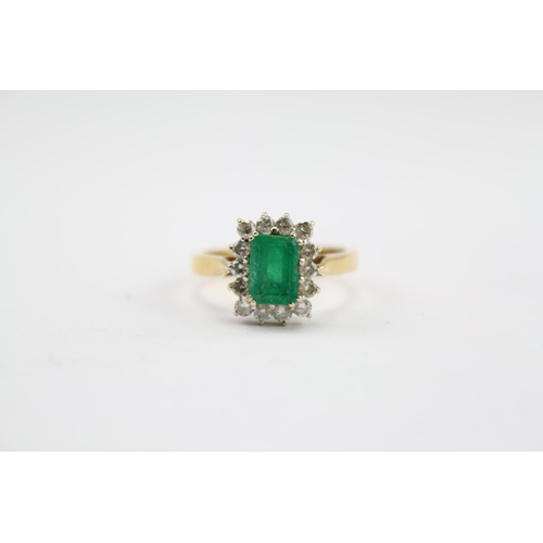 251 - A ladies 18ct Gold and Platinum set diamond dress ring, mounted with a baguette Emerald and 14 diamo... 