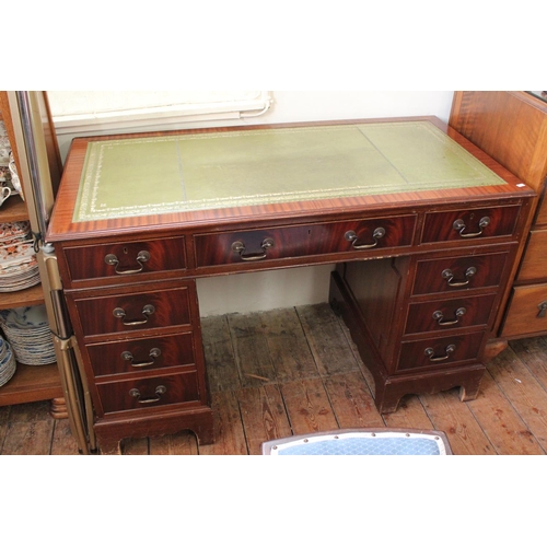 413 - A Reproduction Pedestal Desk with Fitted Drawers & inset Leather Top. Measuring: 117 cms Long x 70 c... 