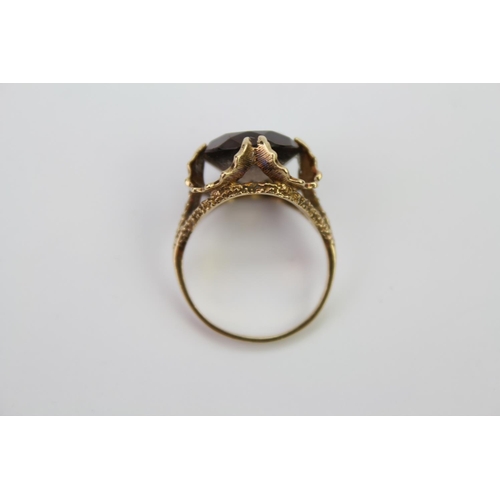 103 - A Gold Ring mounted with a smoky quartz stone. Size: n.