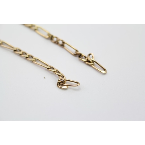 155 - A Ladies Italian 9ct Gold Curb & Twisted Fetter Link Necklace. Weighing: 2.7 grams.