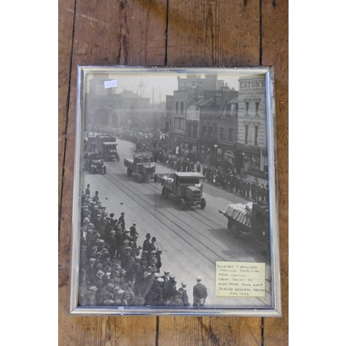 628 - A 1926 General Strike Soldiers protecting a food convoy from the docks to Hyde Park.