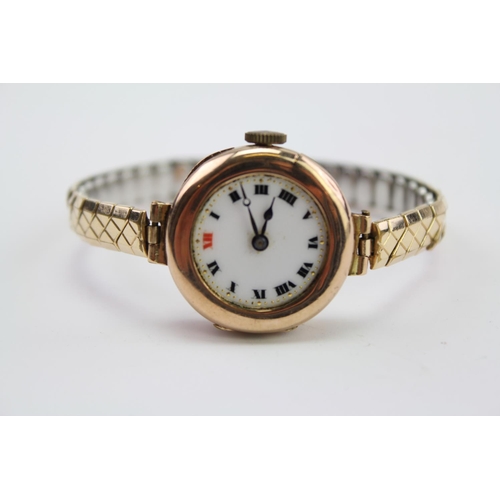 202 - A Ladies 9ct Gold Watch on expandable Bracelet. Missing glass.