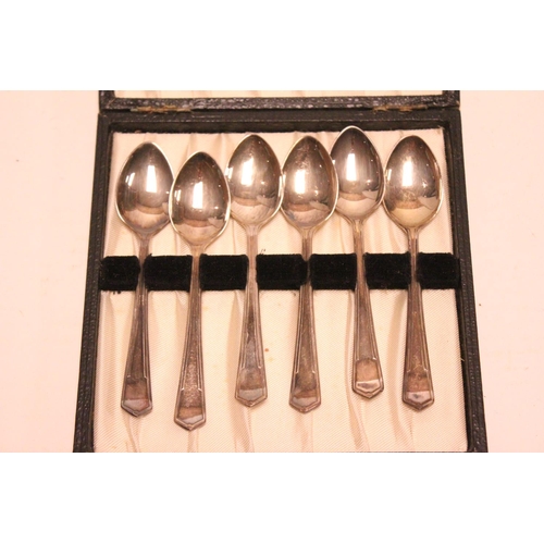 47 - A Set of 6 art deco designed Silver tea spoons in case. Weight approx 94 grams.