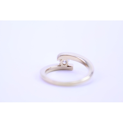 143 - A Gold mounted Single Diamond Cross Over Dress Ring. Weighing: 6.4 grams. Size: p.