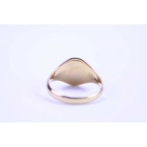 152 - A Gentleman's 18ct Gold Signet Ring with engraved initial. Weighing: 7.8 Grams. Ring Size R.