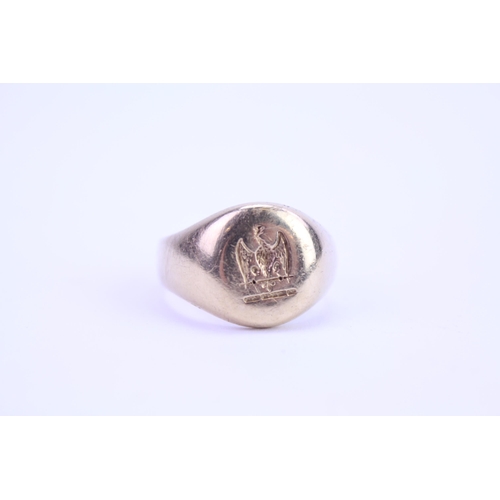 153 - An 18ct Gold Seal Ring decorated with Crest of a winged heron over rope of dignitary. Weighing: 12.9... 