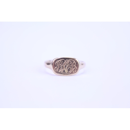 155 - A Ladies 18ct Gold Signet Ring with initial. Size O. Weighing: 3.2 grams.