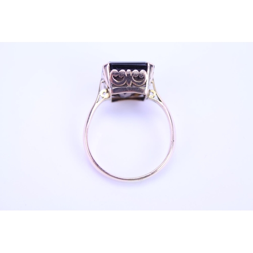 118 - A 14k Gold dress ring set with a continental Smokey quartz. Size approx Q.