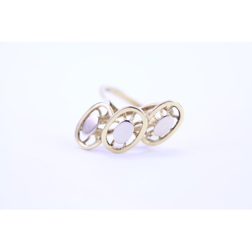 127 - An 18ct yellow Gold dress ring in oval section, highlighted with white gold. Size approx M.