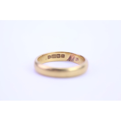 149 - A 22ct Gold band. Weight approximately 7.6g. Ring size approximately U.