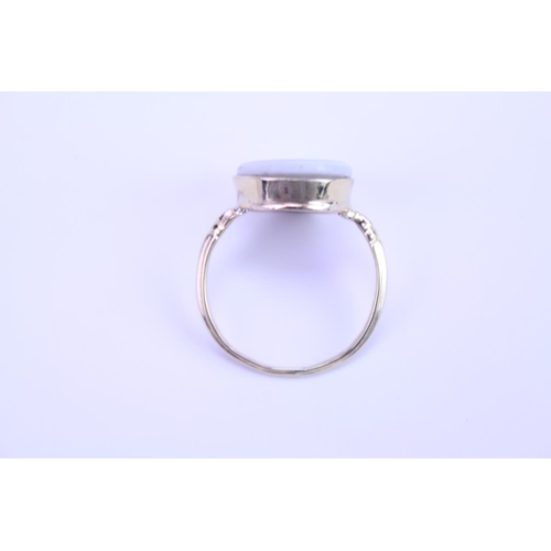 160 - A 9ct Gold Intaglio Set Ring. Size: approx O. Total weight: approx 2.7 grams.