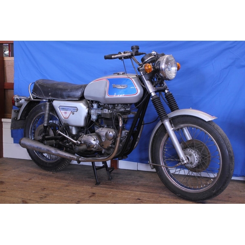 719 - This is a 1978 Triumph 750cc Bonneville “1977 Silver Jubilee” edition Motor Bike. The bike is in Exc... 