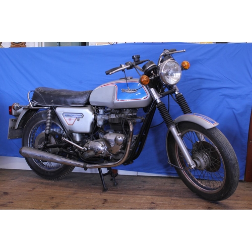 719 - This is a 1978 Triumph 750cc Bonneville “1977 Silver Jubilee” edition Motor Bike. The bike is in Exc... 