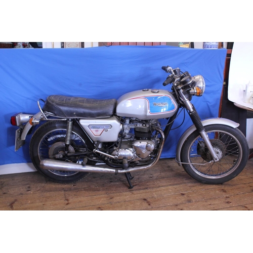 719 - This is a 1978 Triumph 750cc Bonneville “1977 Silver Jubilee” edition Motor Bike. The bike is in Exc... 