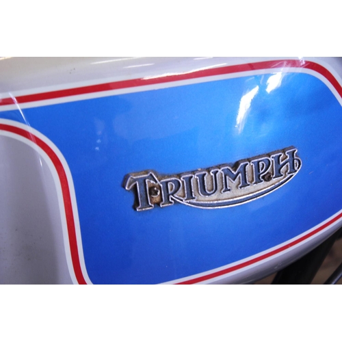 719 - This is a 1978 Triumph 750cc Bonneville “1977 Silver Jubilee” edition Motor Bike. The bike is in Exc... 