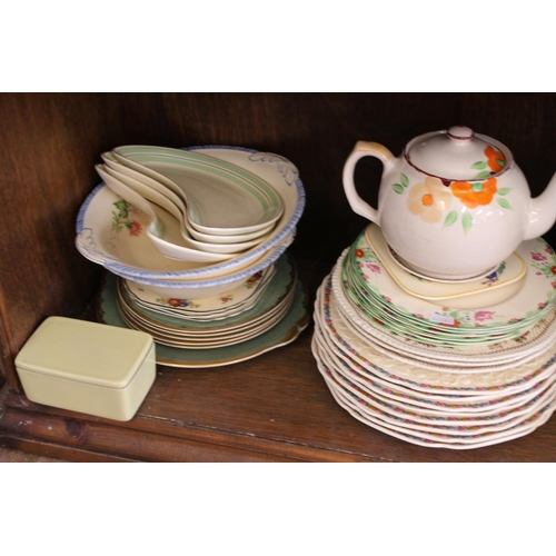 771 - A quantity of Transfer decorated Dinner China including plates, salad dishes, pudding bowls, etc. by... 