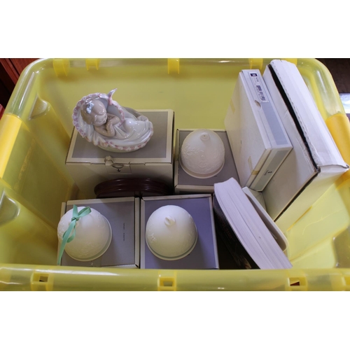 772 - 5 x Boxed Lladro Collectables to include a Baby in Crib, 3 x Bells, 1 x Plate along with Lladro Coll... 