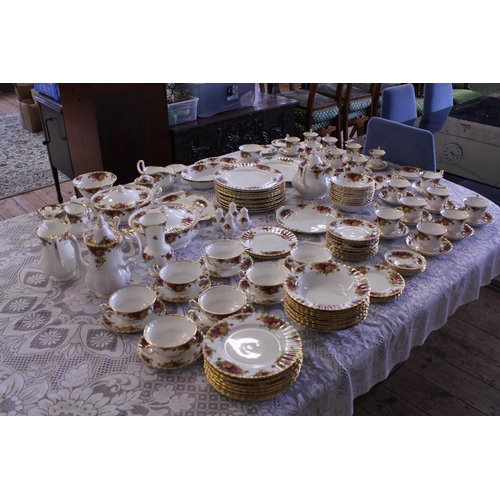 800 - A Large Collection of Royal Albert in the Old Country Roses pattern Tea, Coffee & Dinner China consi... 