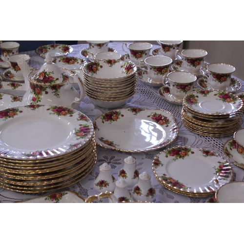 800 - A Large Collection of Royal Albert in the Old Country Roses pattern Tea, Coffee & Dinner China consi... 