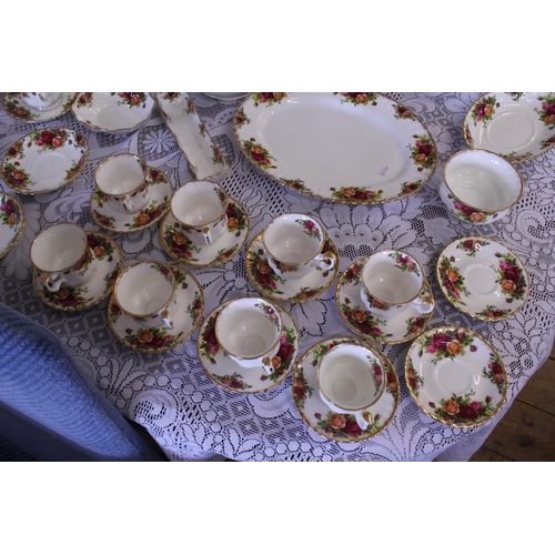 800 - A Large Collection of Royal Albert in the Old Country Roses pattern Tea, Coffee & Dinner China consi... 