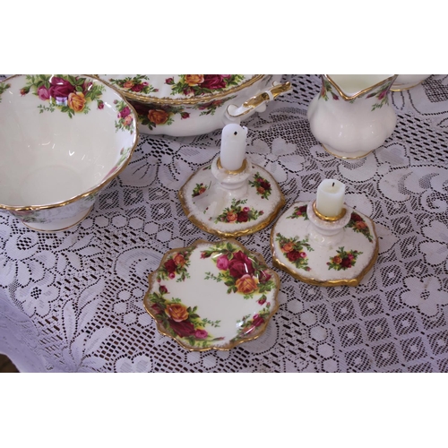 800 - A Large Collection of Royal Albert in the Old Country Roses pattern Tea, Coffee & Dinner China consi... 