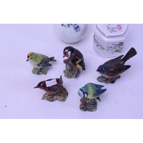 809 - A Collection of Beswick Birds to include a Wren, White Throat, Chaffinch, Goldfinch & a Blue Tit alo... 