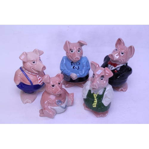 810 - A Set of 5 Wade Nat West Piggy Banks.