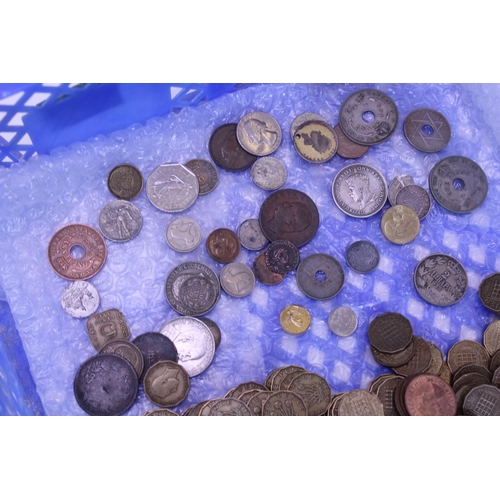 350 - A collection of 200+ 1d coins, 90+ Half d Coins, 6 x Farthings, 60+ Bronze 3d's along with Foreign C... 