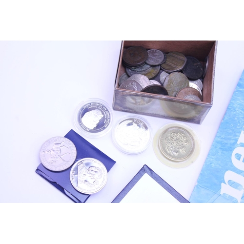 355 - A Collection of British & Foreign Coins in a Silver Box, a 1982 Canada Set of Coins, N. I. U. E. 199... 